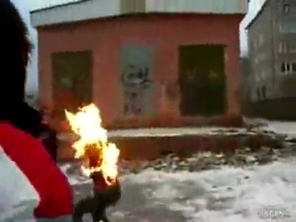 Un mec prend feu, un jeu qui tourne mal !!!