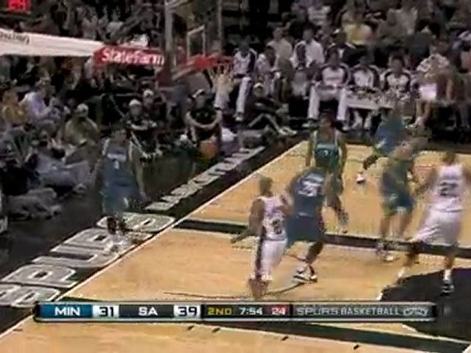 NBA Richard Jefferson finishes with a two-handed dunk.