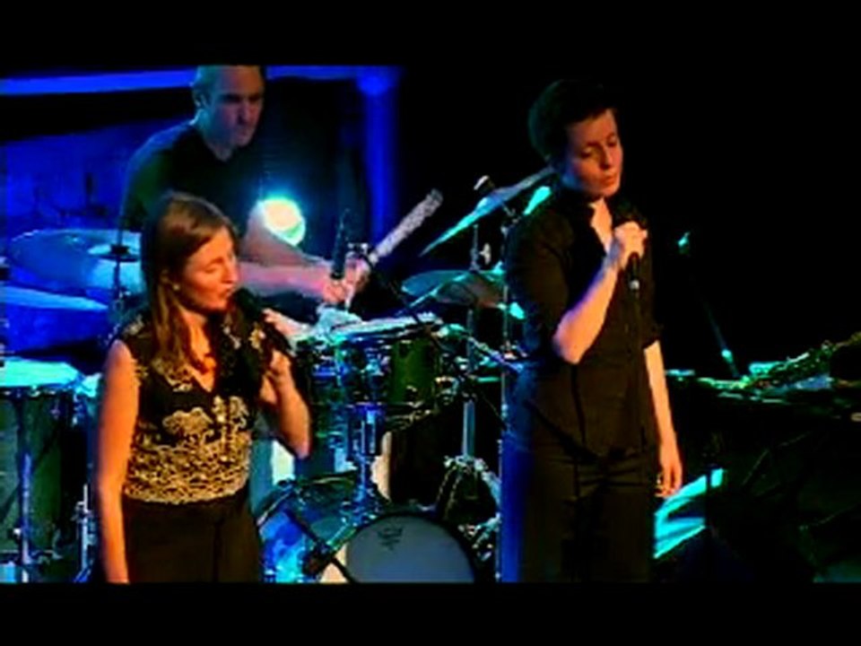 Poète, vos papiers ! Prélude à "Il y a"