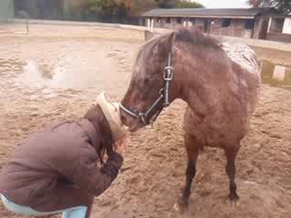 Sucette prend le chapeau sur ma tête