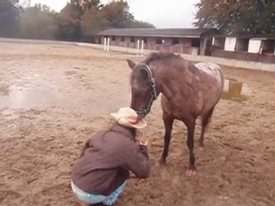 Sucette prend le chapeau sur ma tête (2)