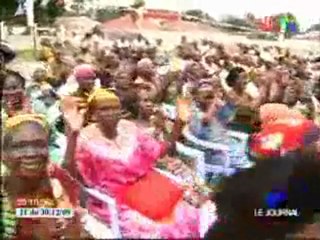 Antoinette Sassou N’Guesso fait des dons aux vieillards