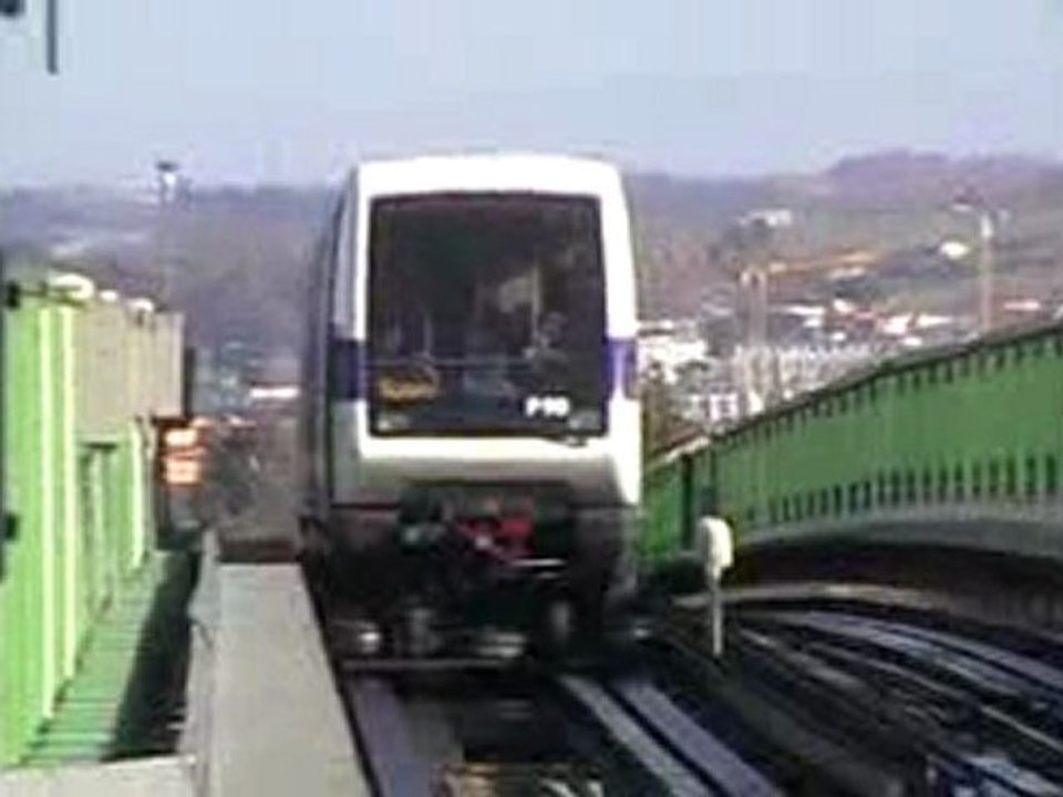 VAL208 : Arrivée à la station Jolimont sur la ligne A du métro de Toulouse