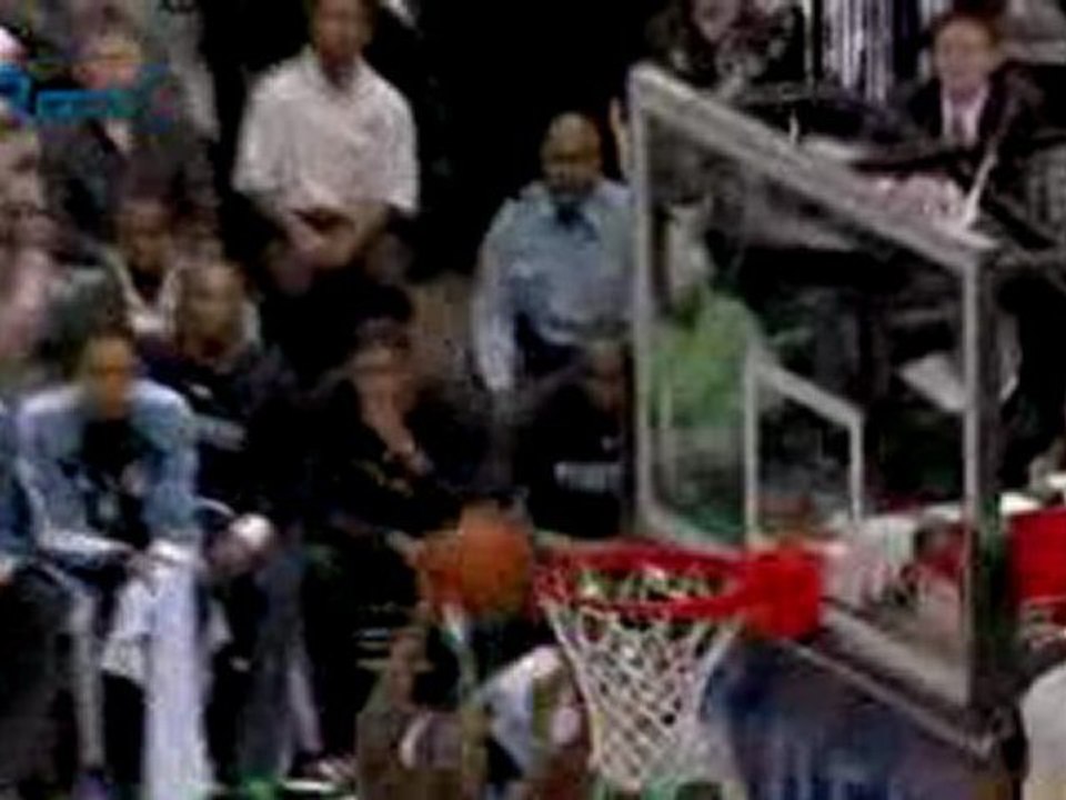 NBA Deron Williams lobs one to Ronnie Brewer for the easy pu