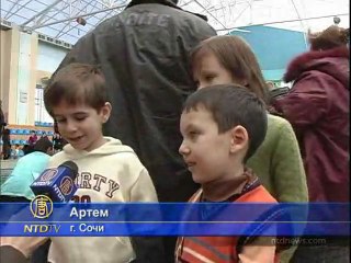 Морские животные выступают вдали от моря