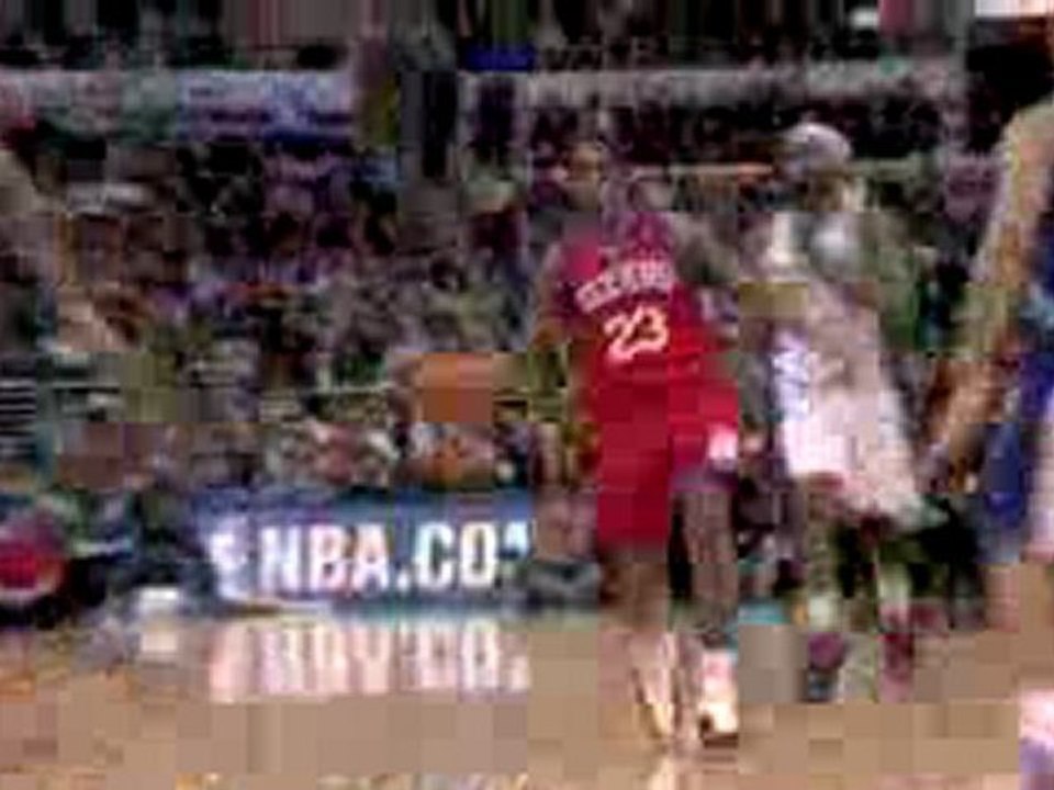 NBA Lou Williams finds Andre Iguodala for the easy dunk