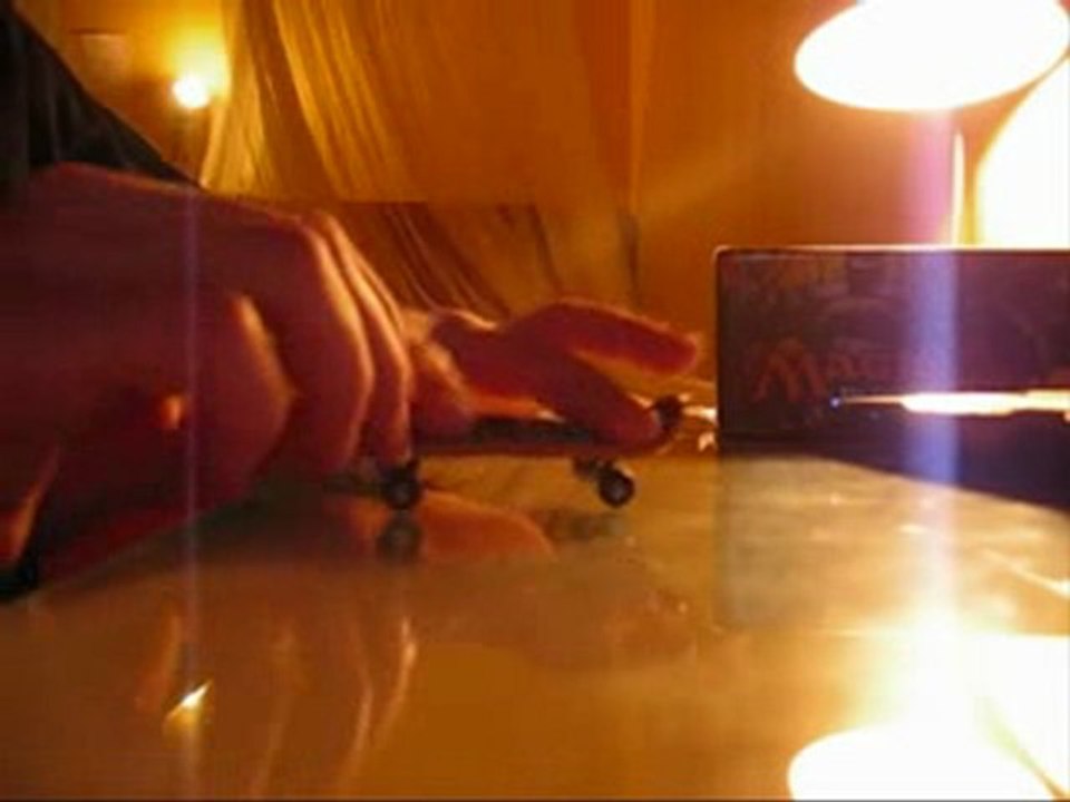 fingers skate tuto kick flip