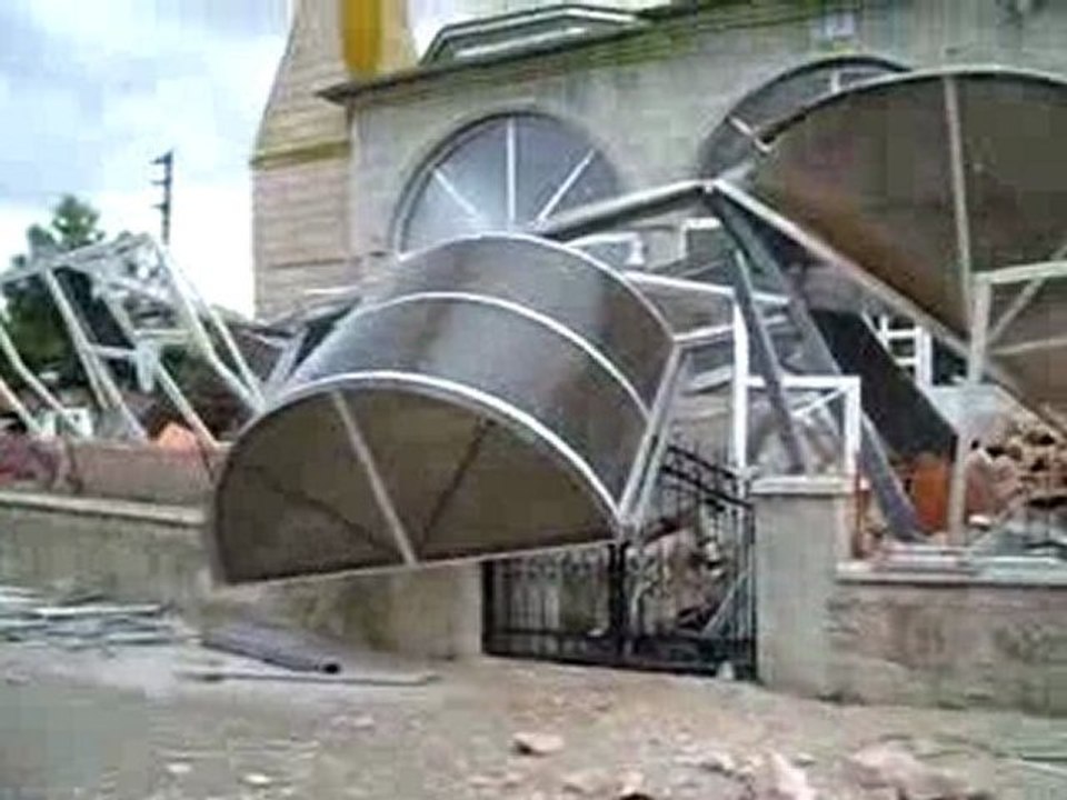 Büğdüz'de minare yıkıldı