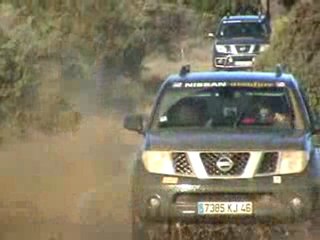 de l'eau, de la boue, des pathfinder et un terrano....