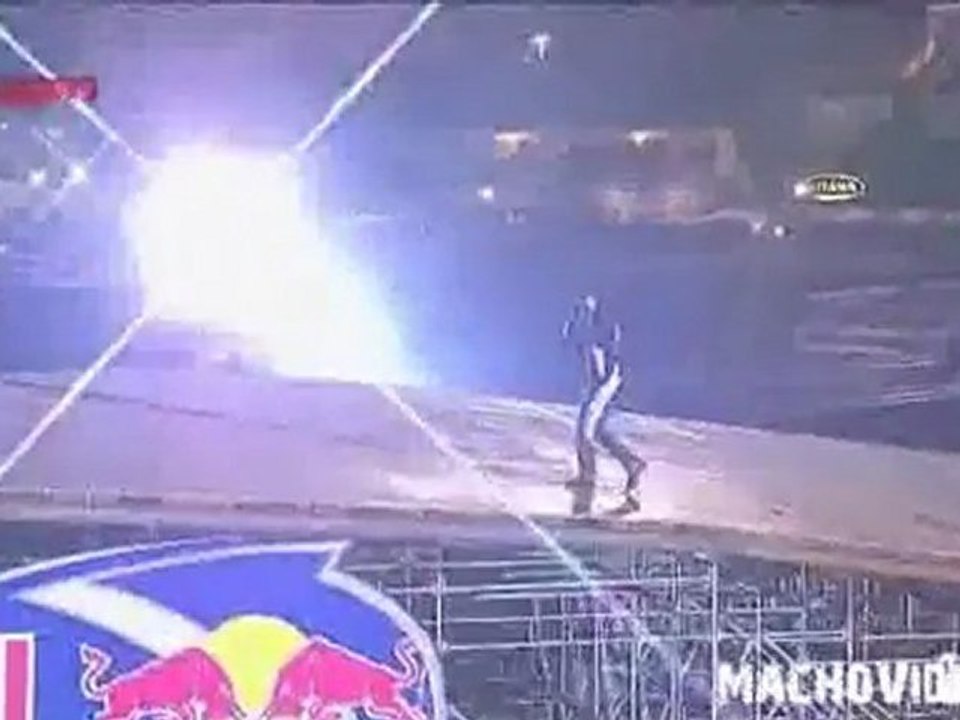 travis pastrana realise un saut splendide en wrc