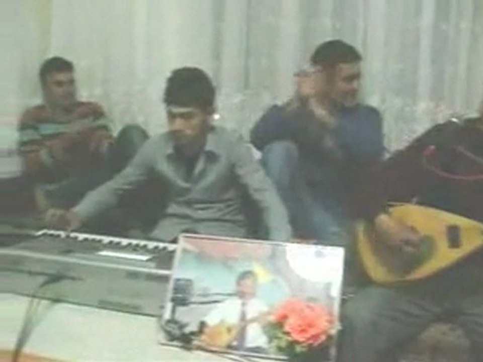 Coskun Kizilisik-Cicekler ekiliyor