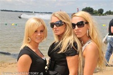 exclu integral Donkey Rollers DefQon 1 - 2005 - Part 1 of 4