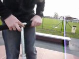 Comment brayer une trottinette en deux leçons ?