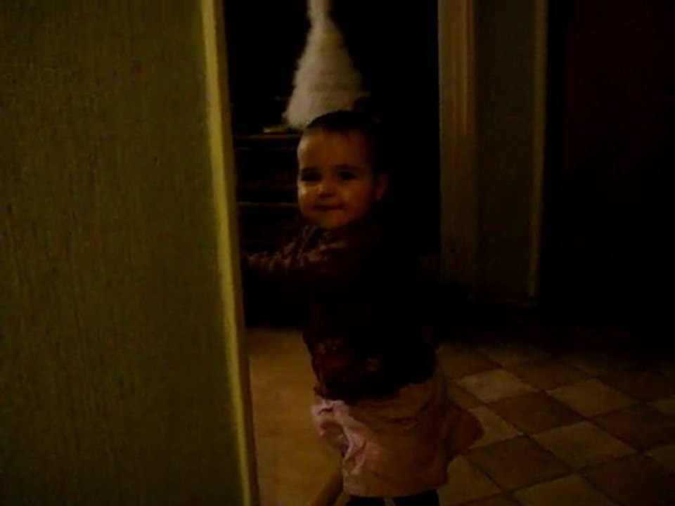 lya marche toute seule