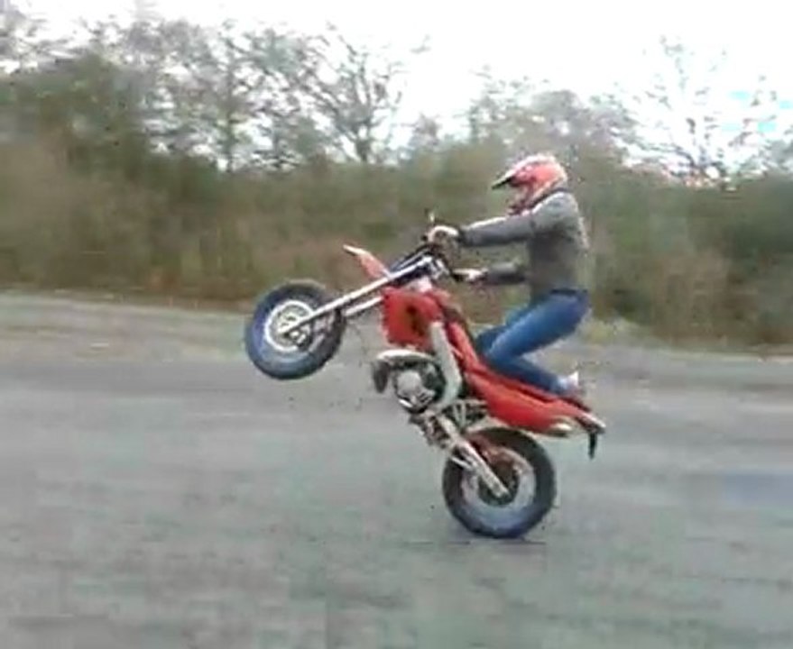 MON APRENTISSAGE DE WELEENG EN MOTO 50CM3 DERBI DRD SM