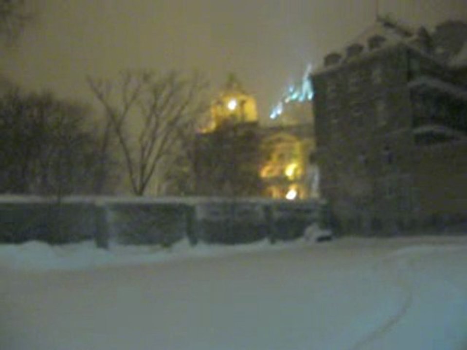 Tempête la nuit sur Québec!