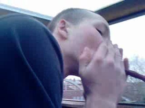 moi et bryan en mode chicha a ma case^^