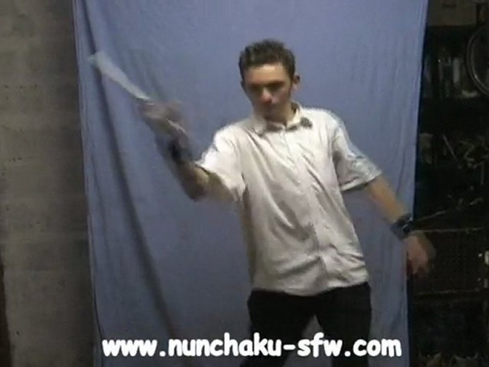 Cours_de_Nunchaku:Nunchaku_Simple:Arrets_03_Arret_en_reverse