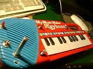 circuit bent keyboard from Circuitcision