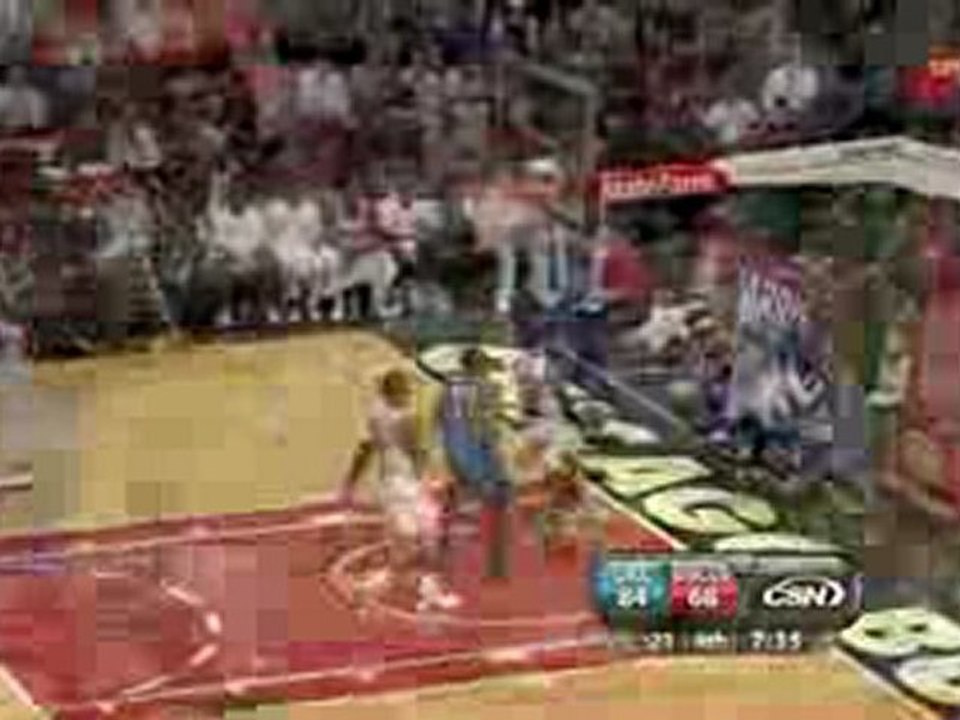 NBA Eric Maynor blocks the Kirk Hinrich shot attempt then ge