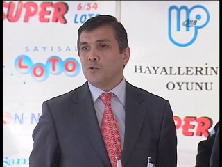 Milli Piyango Büyük İkramiyesinin Talihlisi Çekini Aldı