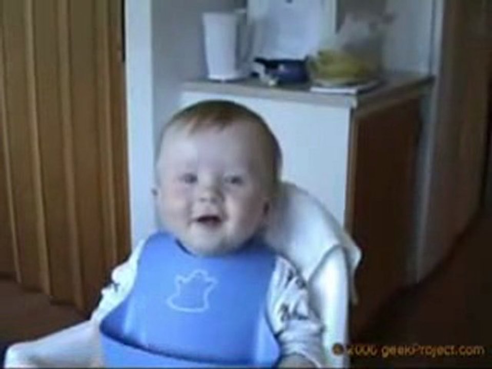 ضحكة طفل سويدي رهيبة