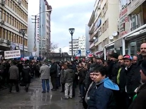 TEKEL İŞÇİSİ EYLEMİ TÜM HIZI İLE DEVAM EDİYOR