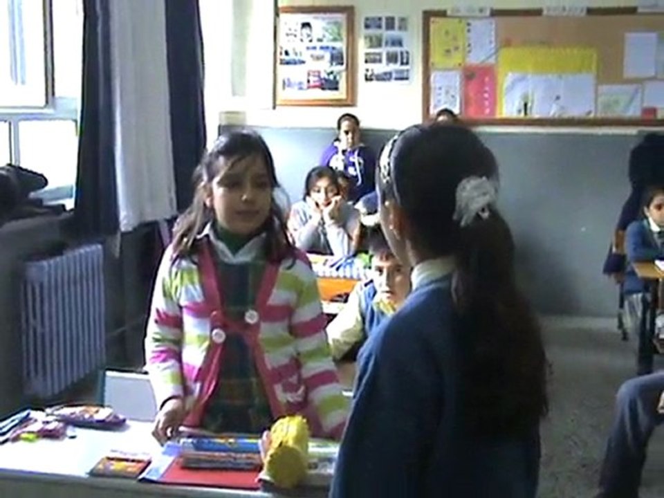 kızlar alışverişte