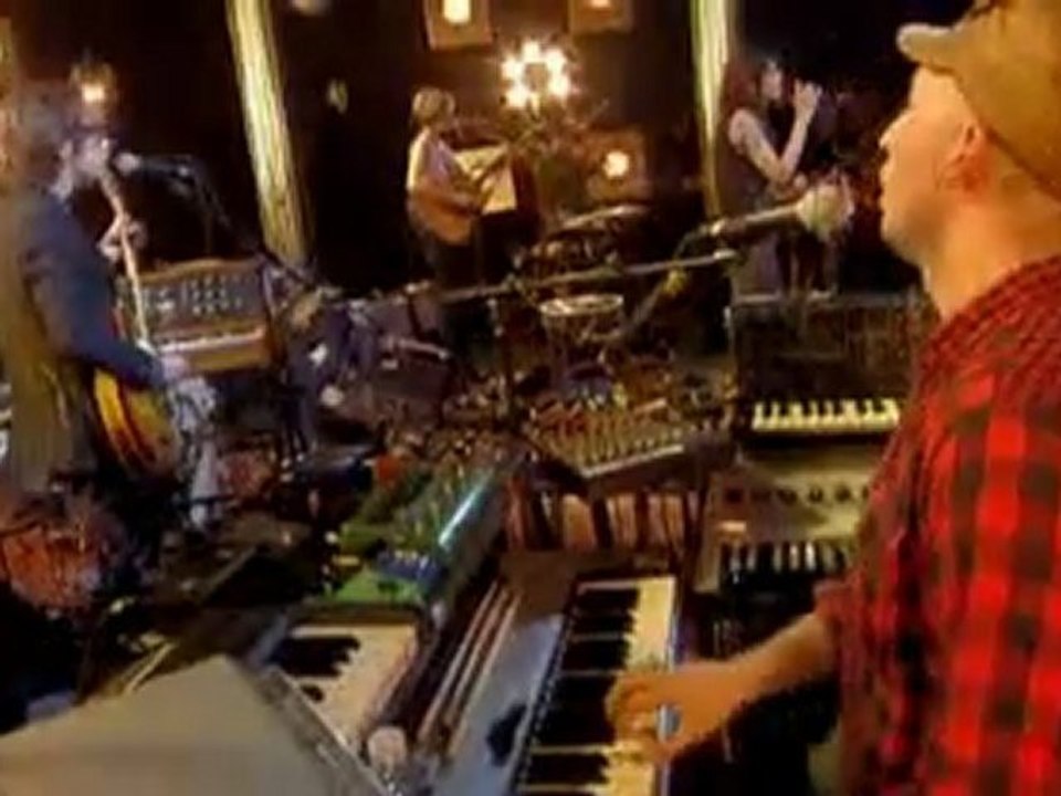 Charlotte Gainsbourg - Heaven Can Wait Live