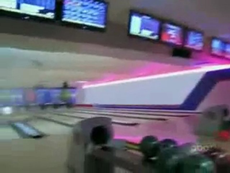 Une blonde au bowling