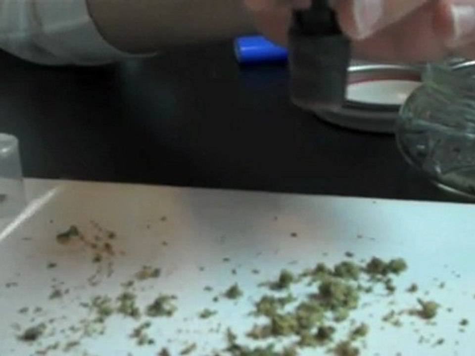 How to Cut Weed & Pack a Bowl Like a Pro