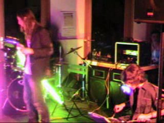 The Dreamers jouent leur compo " Sing for a Dream"