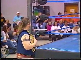 Bounty Hunter attacks House Of  Pain