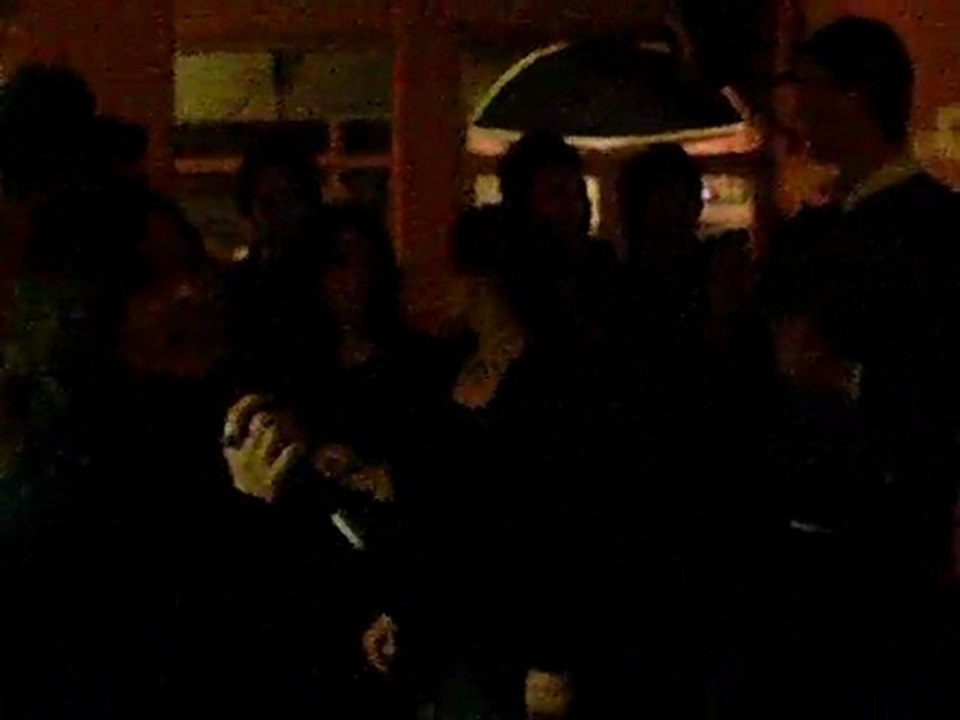 Hande Yener-Kırmızı