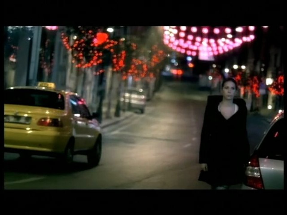 Tuğba Özerk - "Gidesim Geldi"