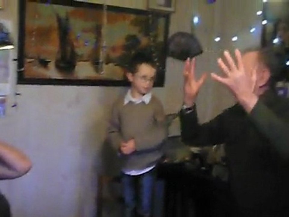 Noel 2009 Papy et Mathias chantent la Travadja la Mouker