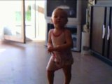 Ilona 1 ans bouge son petit deriere trop beau souvenir