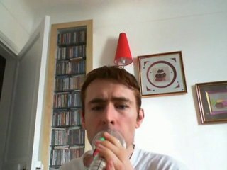 Wiwi égratigne "Les moustaches"