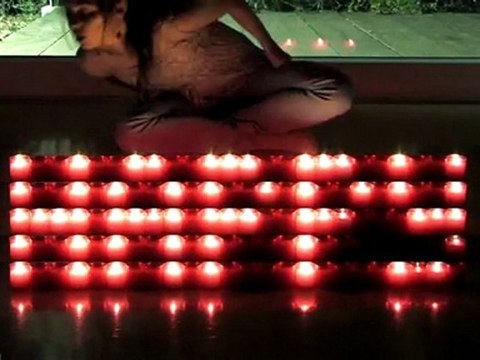 video reunion, Happy New Year avec 24 bougies.