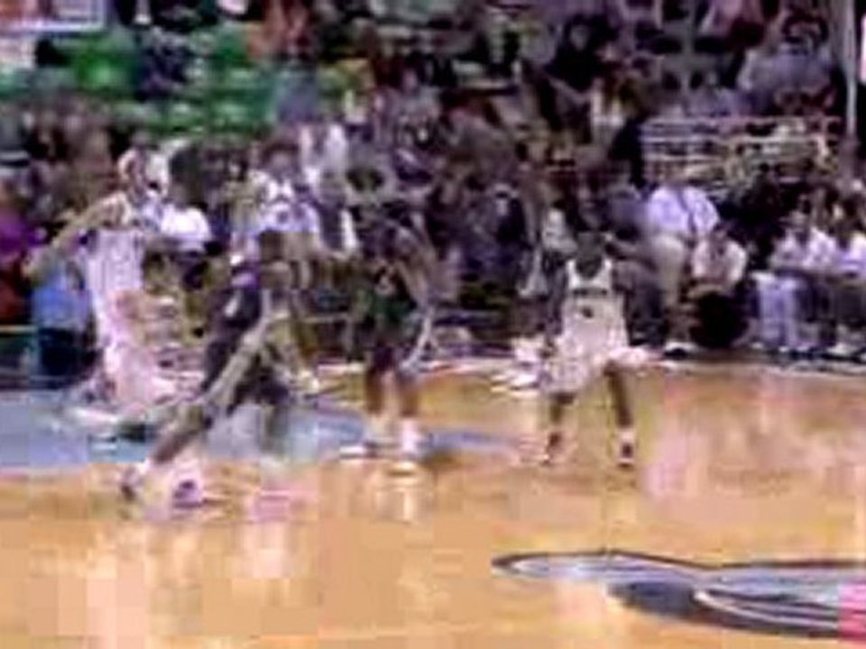 NBA Kyle Korver grabs the loose ball and swings to Ronnie Br