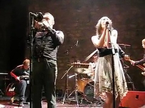 The Fitzcarraldo Sessions feat. 21 Love Hotel - Drawing Down