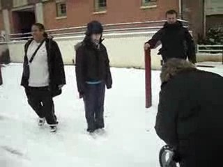 mon tii bébé qui fait dla moto !