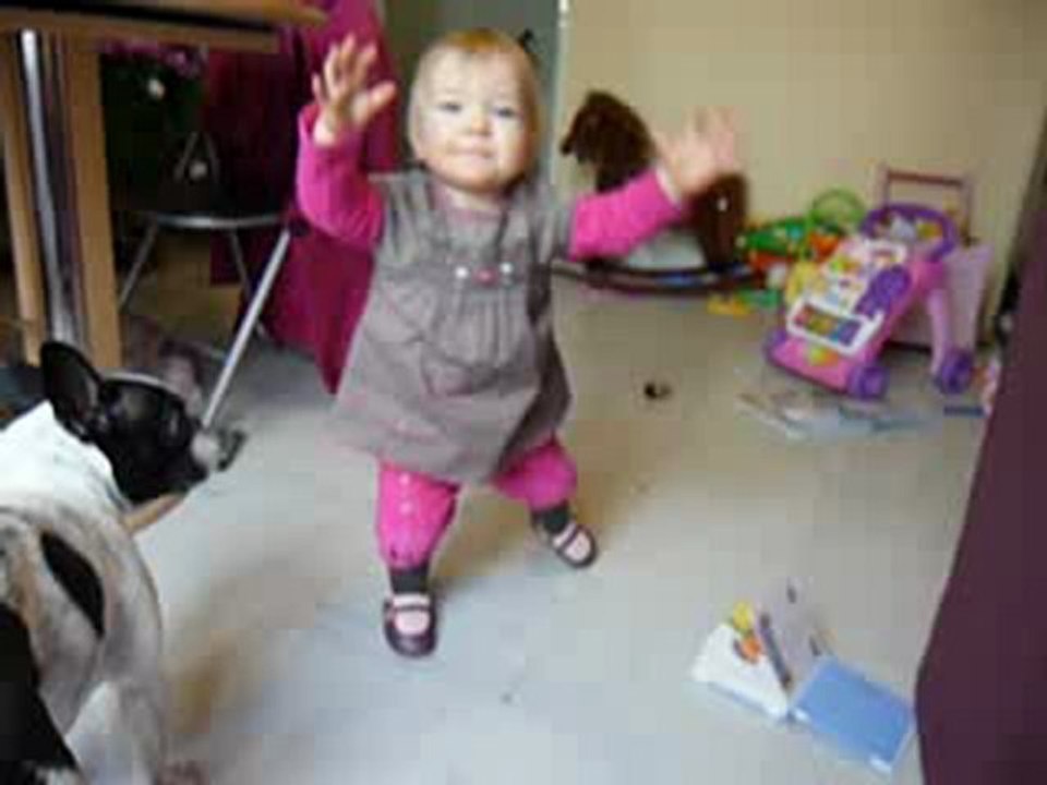 1ers pas de Juliette !