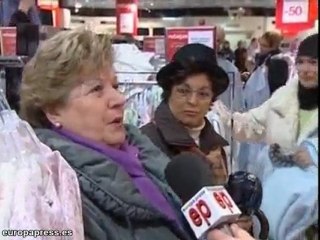 Los madrileños se pasean por las rebajas