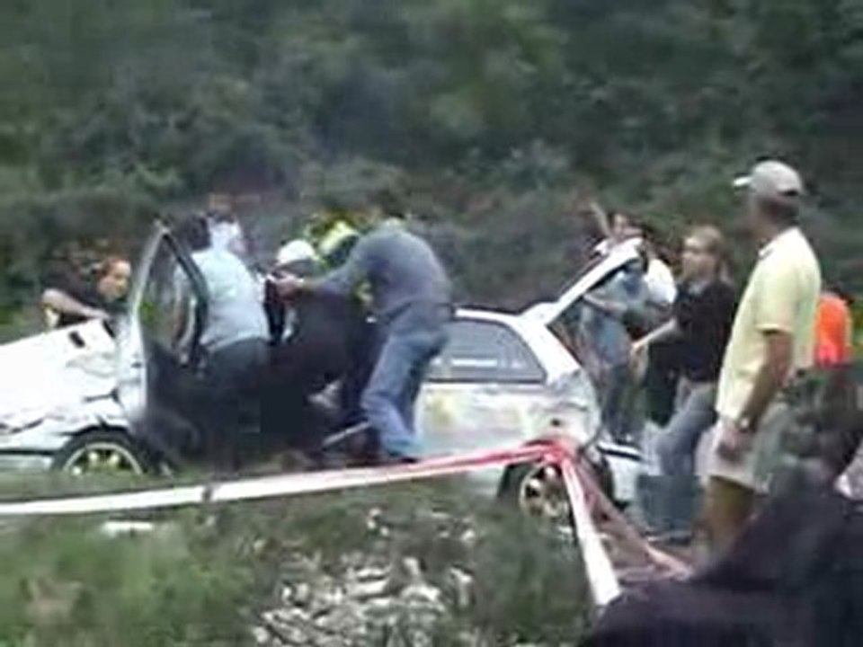 crash Renault Clio 12ème Rallye du Suran 2006