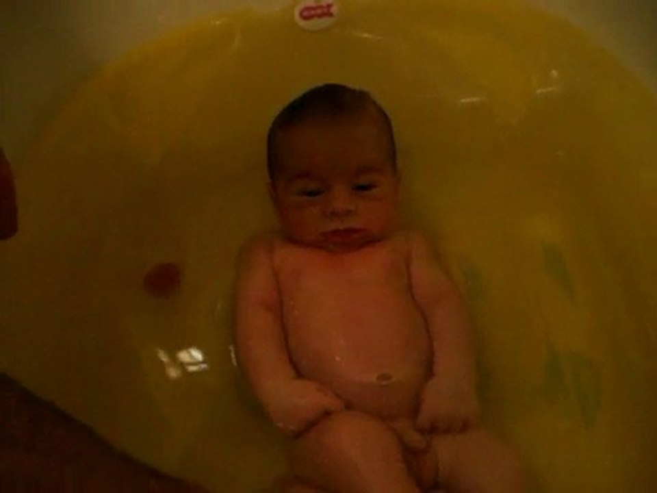 Lylian dans son bain le 1 janvier