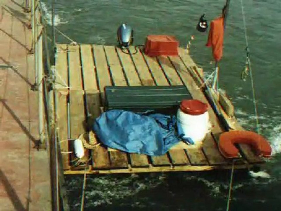 Barrage des Portes des Fer vu du Danube en radeau