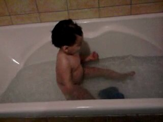 Gabi dans son bain :)