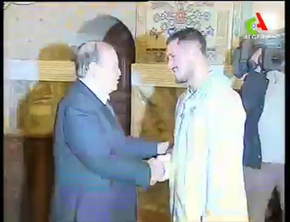 Le Président Abdelaziz  Bouteflika reçoit les Fennecs