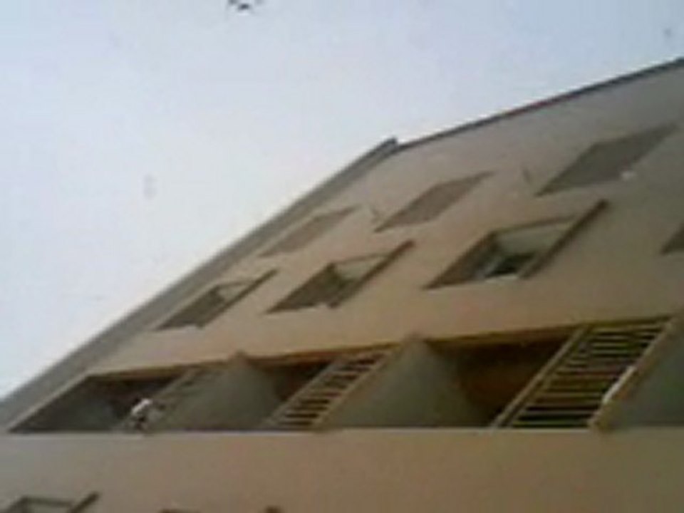 Boule de neige enorme lancer du 5eme etage